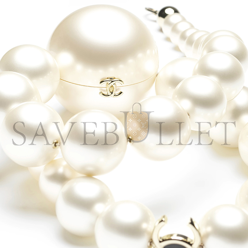 CHANEL PEARL NECKLACE MINAUDIERE AS5860 (8.5cm)